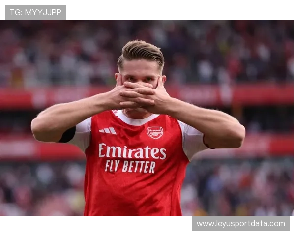 伊萨克伤退时刻，利物浦医疗团队紧急搀扶