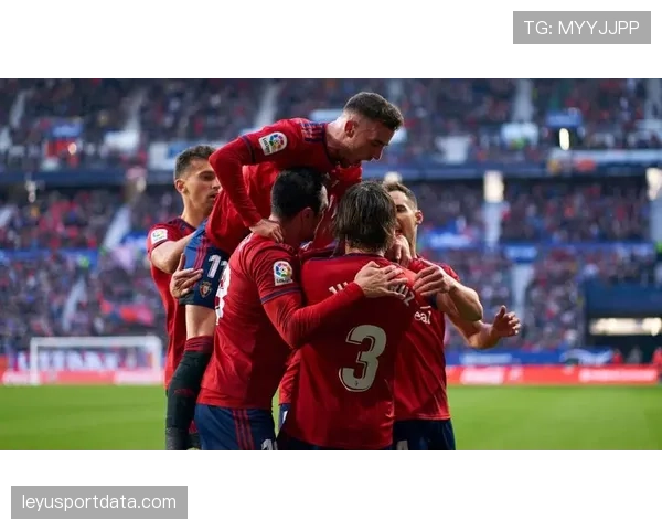 实时:奥萨苏纳对阵马略卡,比赛因球迷向场内投掷杂物中断10分钟 实时:奥萨苏纳对阵马略卡,比赛因球迷向场内投掷杂物中断10分钟